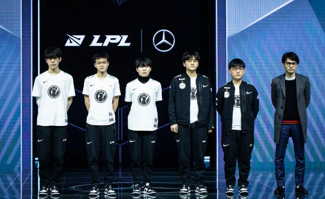 了其无与伦 了其无与伦