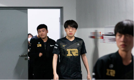 他们立刻增 他们立刻增